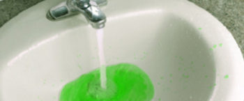 Leidinglekkage opsporen door kleurstof aan water toe te voegen